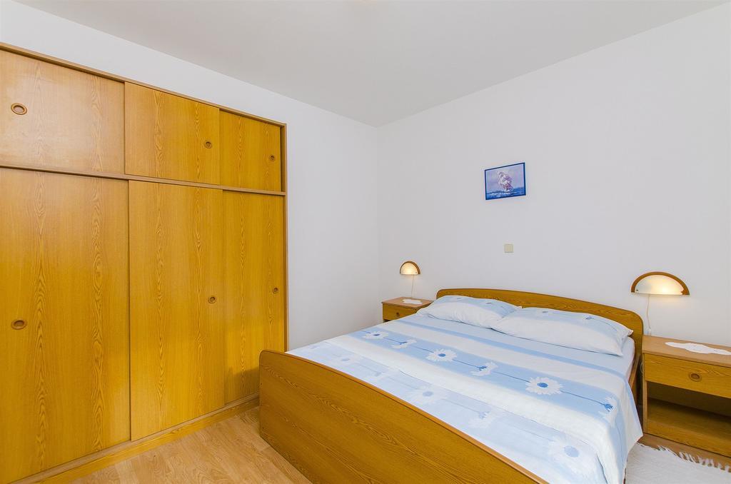 Apartments And Rooms Iva Trogir Exterior foto