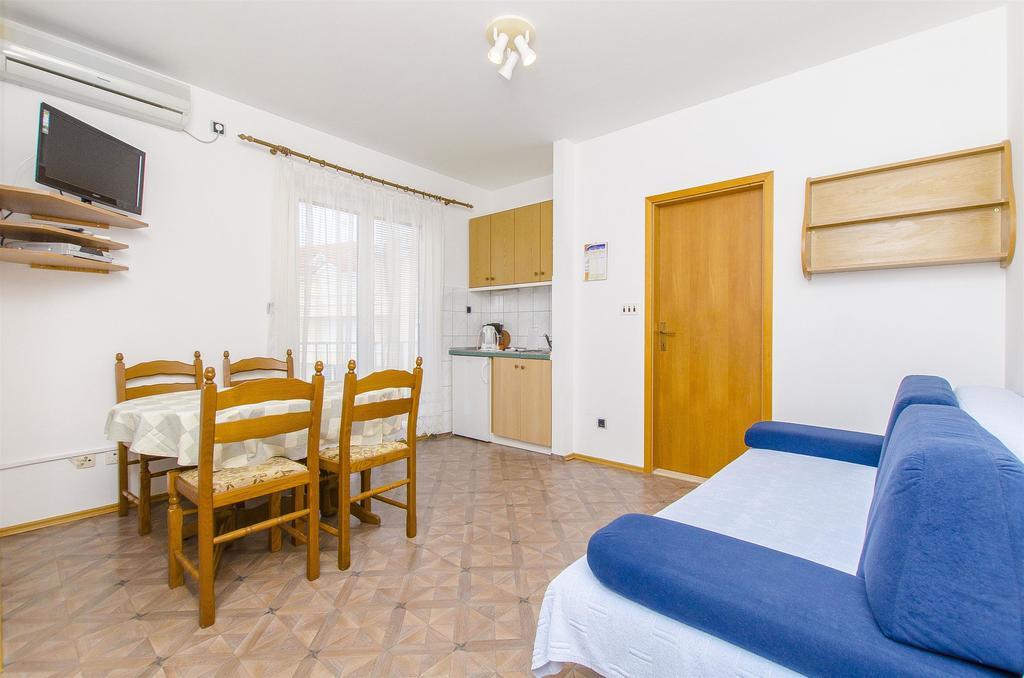 Apartments And Rooms Iva Trogir Exterior foto