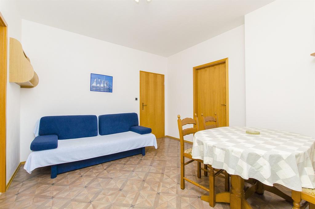 Apartments And Rooms Iva Trogir Exterior foto