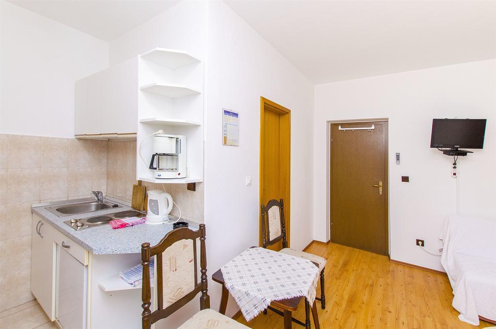 Apartments And Rooms Iva Trogir Exterior foto