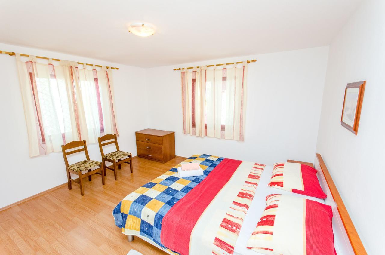 Apartments And Rooms Iva Trogir Exterior foto